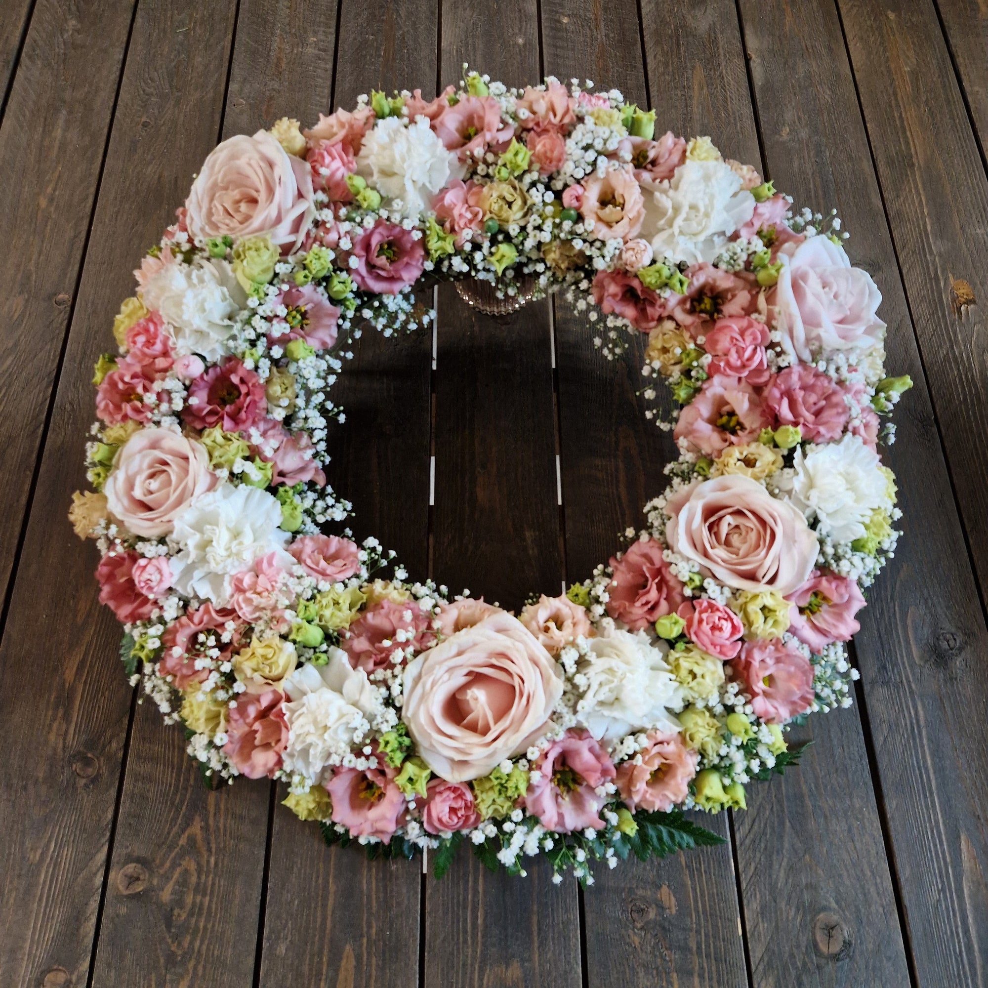 Begravning - Krans i rosa toner