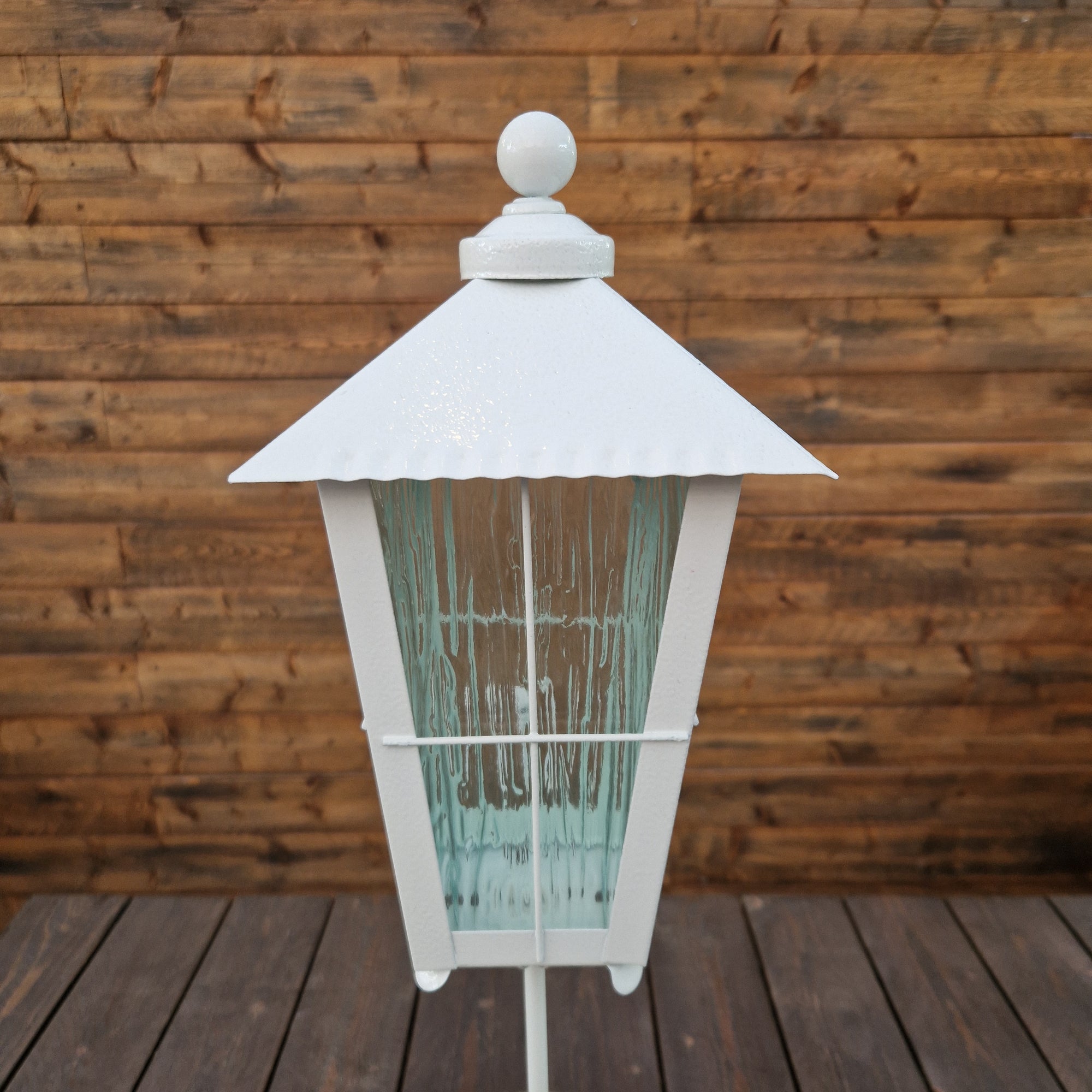 Gravlykta hög vit med kula