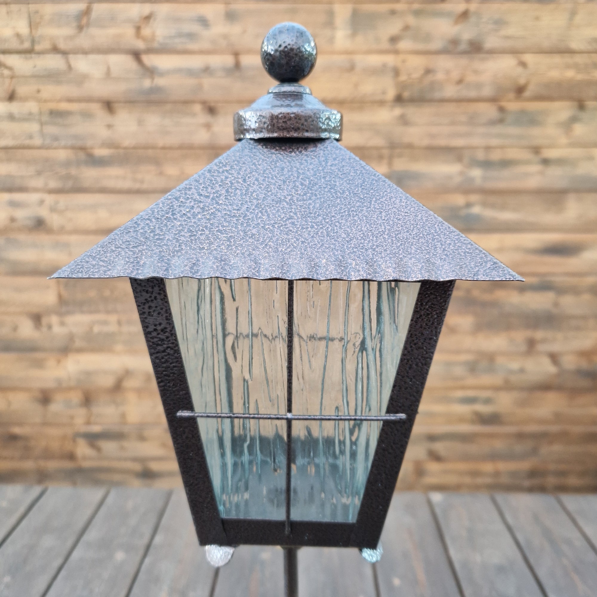 Gravlykta låg brun med kula